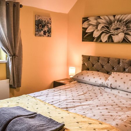 The Beehive Villa Miningsby Bagian luar foto